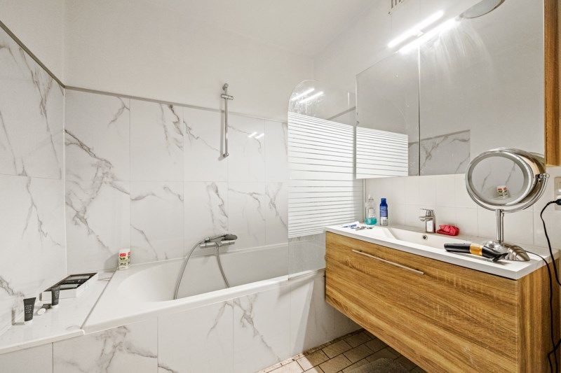 Ruim appartement op uitstekende ligging met 3 slaapkamers foto 7
