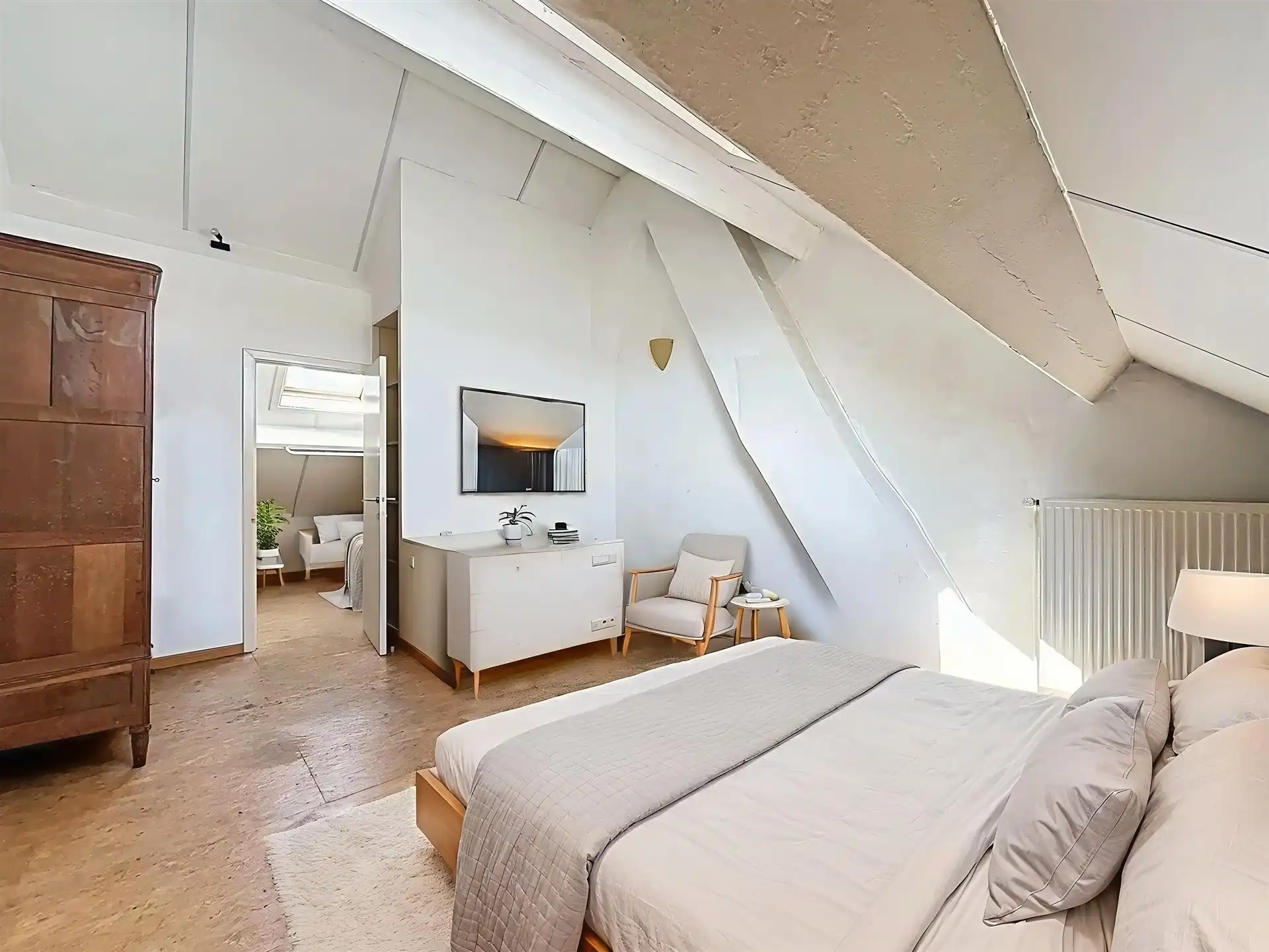 Opbrengsteigendom met 2 appartementen en een handelspand van 200 m² foto 3