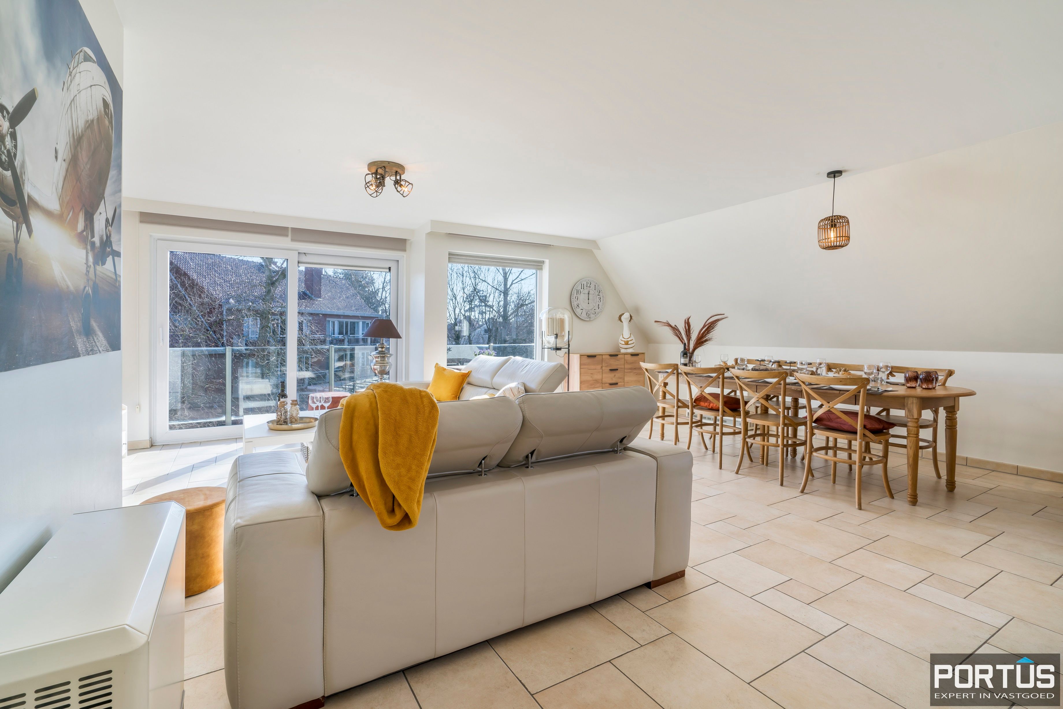 Ruim appartement te koop te Nieuwpoort met 4 slaapkamers foto 3