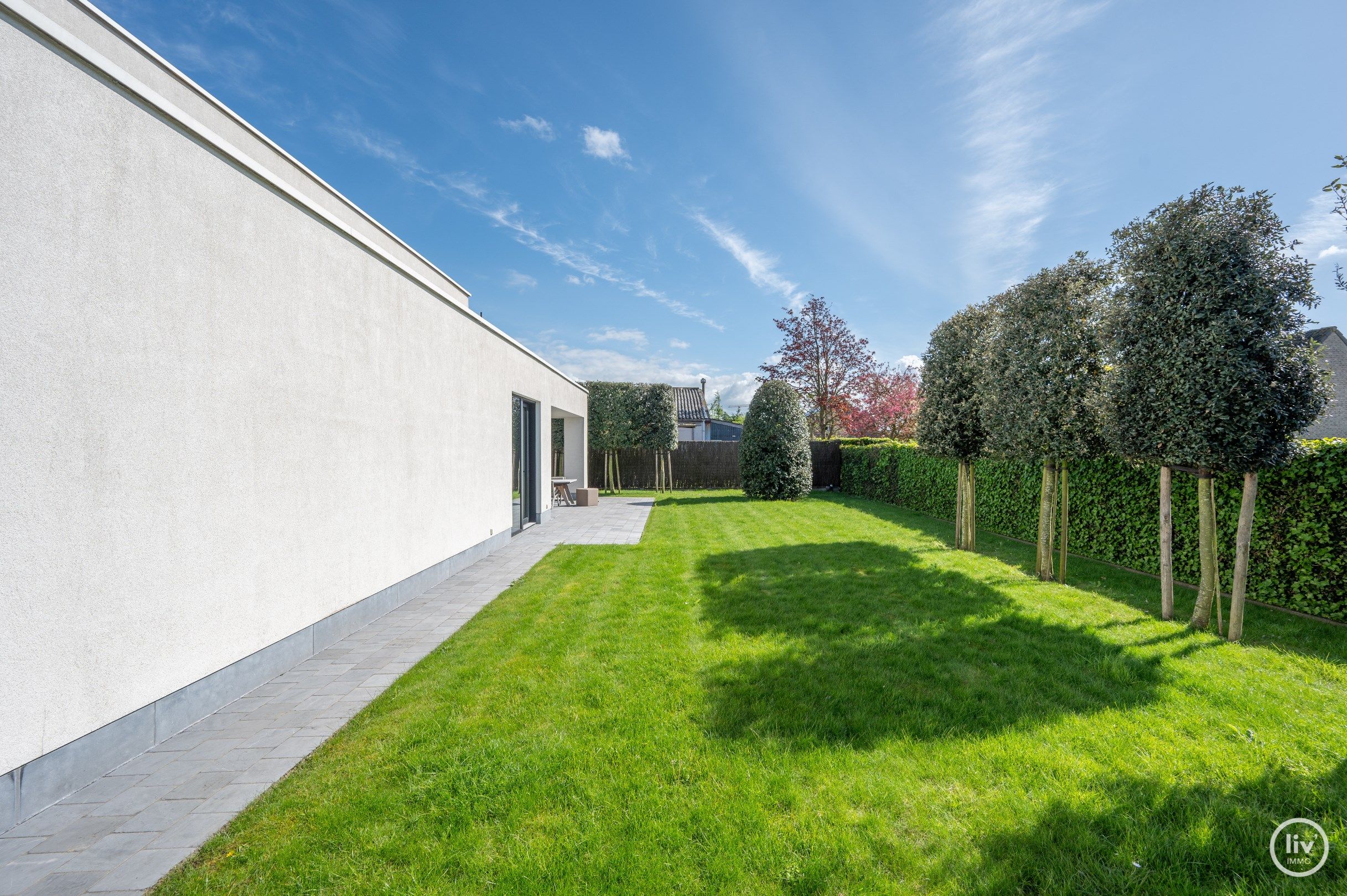 Moderne villa (2017) genietend van veel lichtinval en voorzien van heel wat comfort gelegen vlakbij het centrum van Knokke. Garage voor 6 wagens toegankelijk vi foto 33