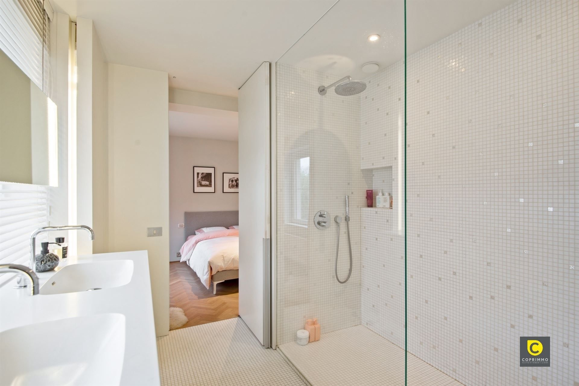 Villa: 6 slk , 4 badk. op 796 m² Z-w perceel  foto 19