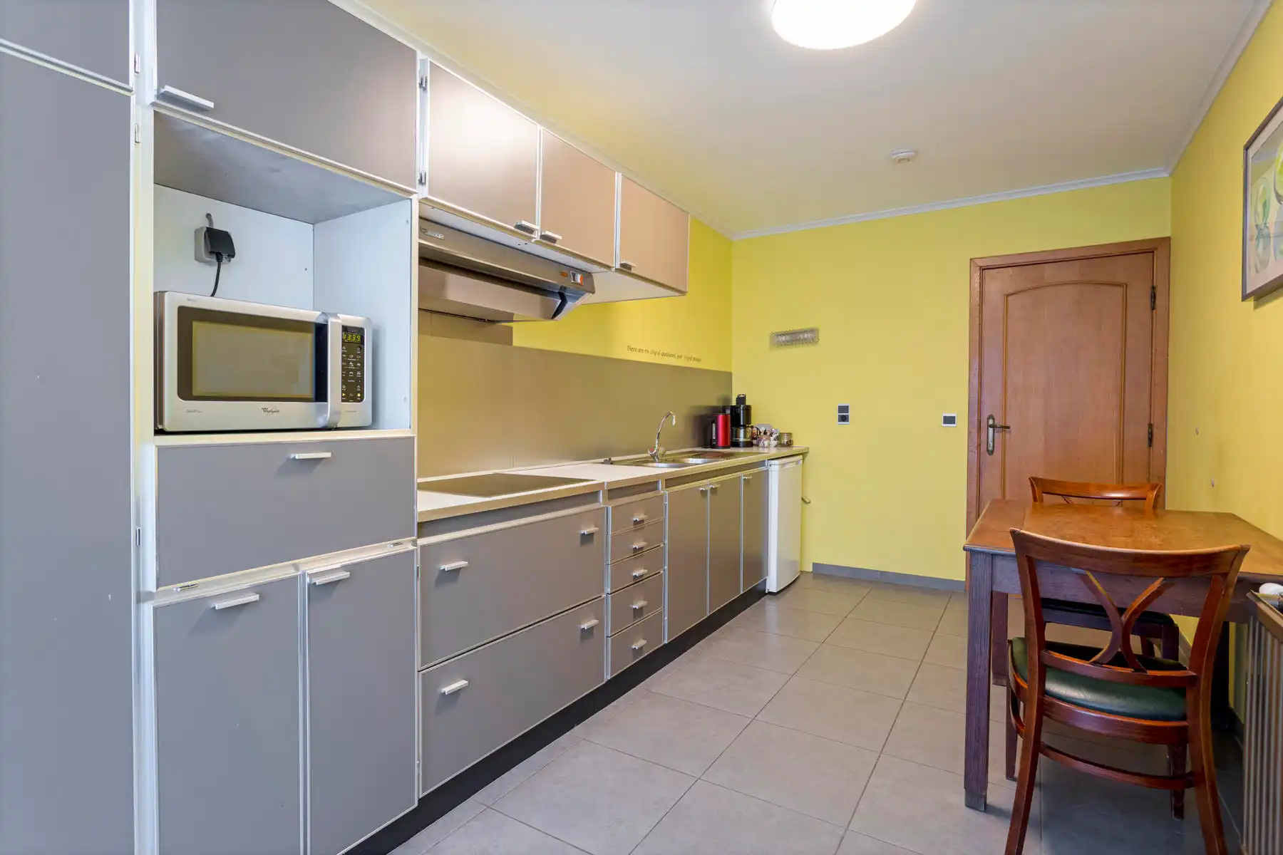 Ruim handelspand + 2 vakantiewoningen. foto 30