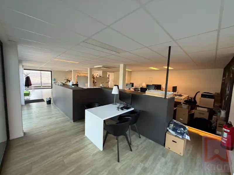 TOPLOCATIE: verhuurd handelspand van 258 m² met atelier en garage! foto 7