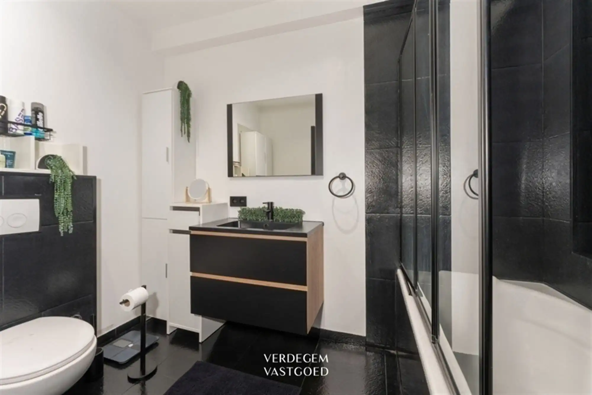 Zeer bereikbare gezinswoning met 4 slaapkamers en paadje naar zonnige tuin foto 9