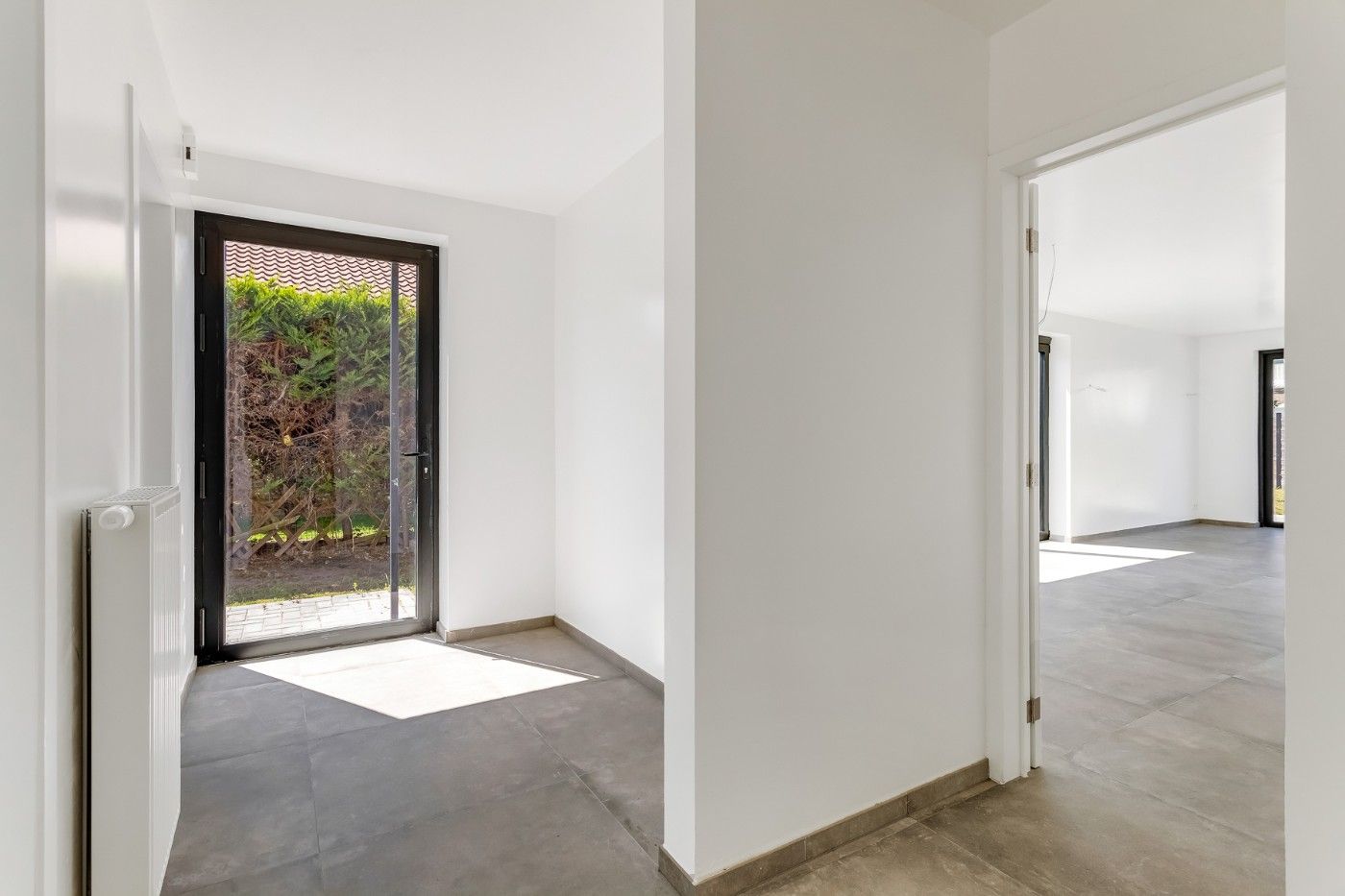 Rustig gelegen nieuwbouwwoning met 3 slpk. en toffe tuin foto 2