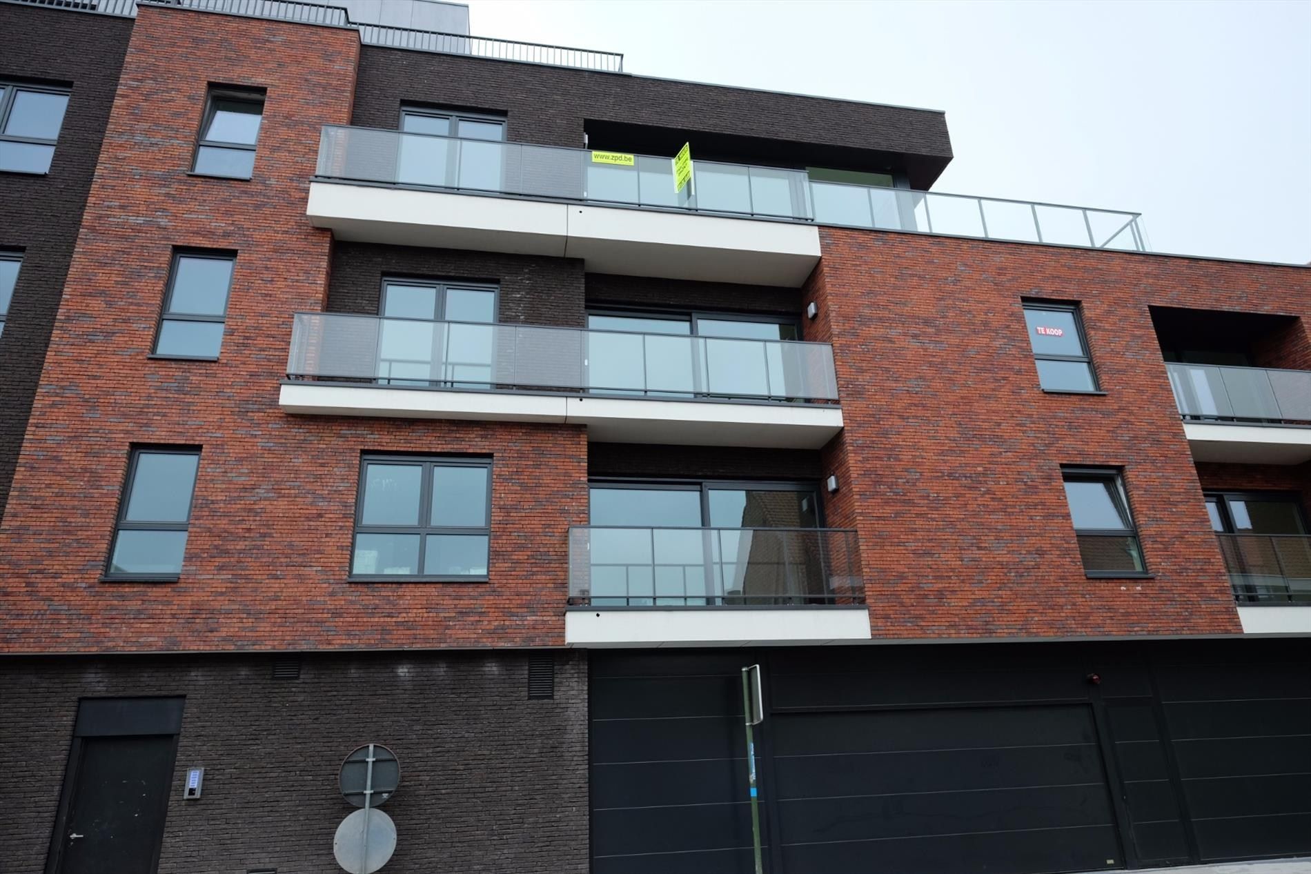 Centraal gelegen nieuwbouwappartement met ruim zonnig terras foto {{pictureIndex}}