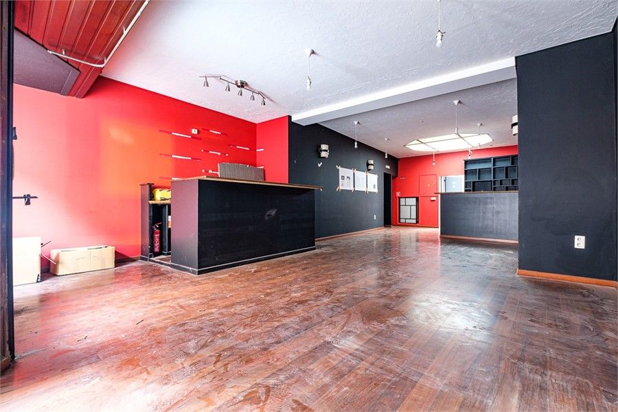 HANDELSRUIMTE MET VEEL POTENTIEEL TE HUUR IN HET CENTRUM VAN SINT-TRUIDEN foto 3