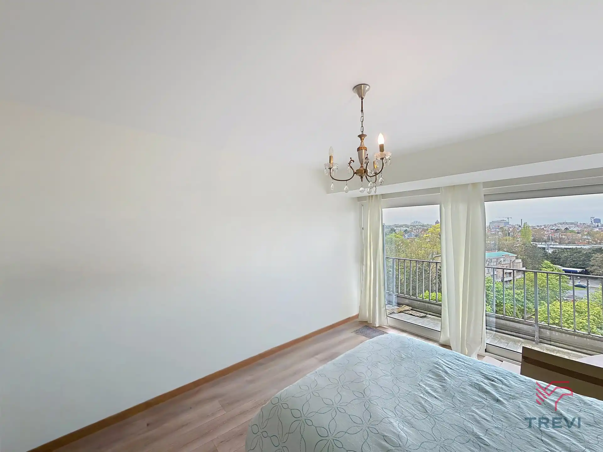 Licht appartement met 2 slaapkamers op de 10e verdieping! foto 8