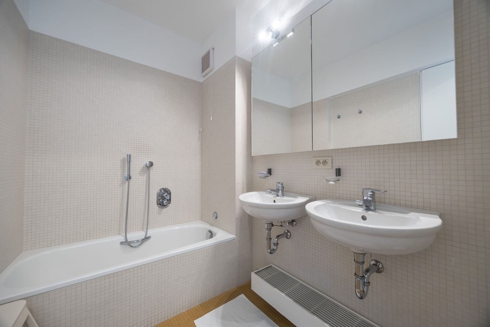 Stijlvol gerenoveerd appartement zongericht met open zicht in hartje Oostende foto 16