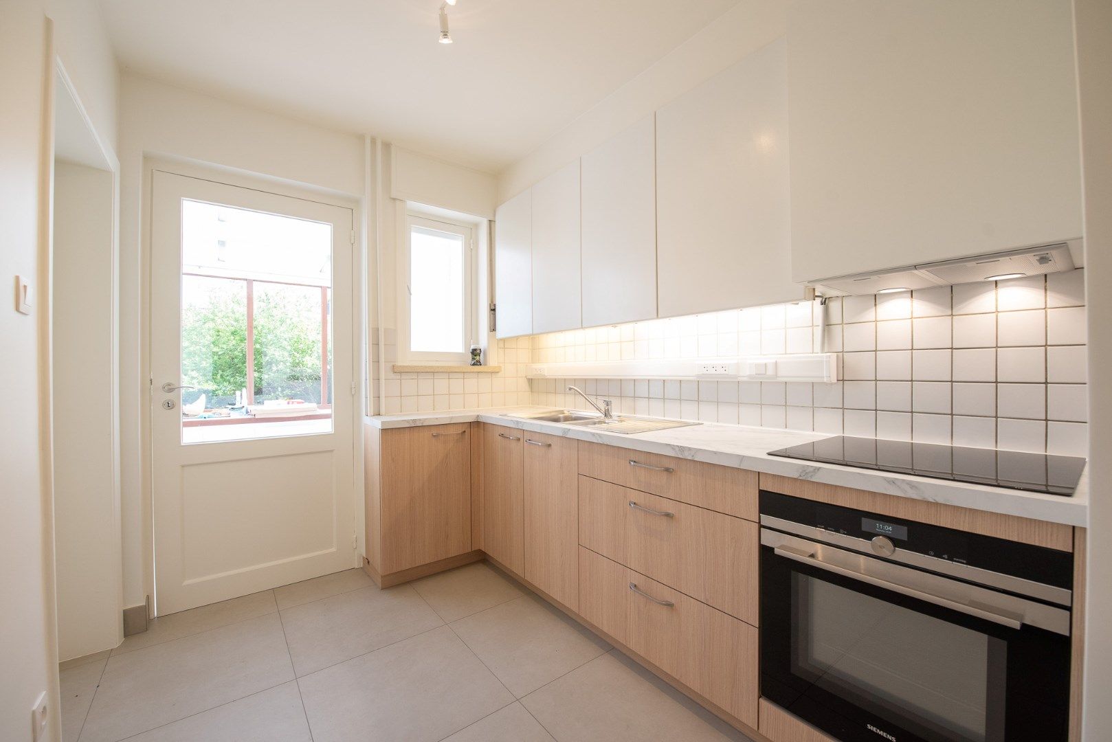 Gerenoveerde woning in rustige woonwijk TE HUUR in Waregem! foto 5