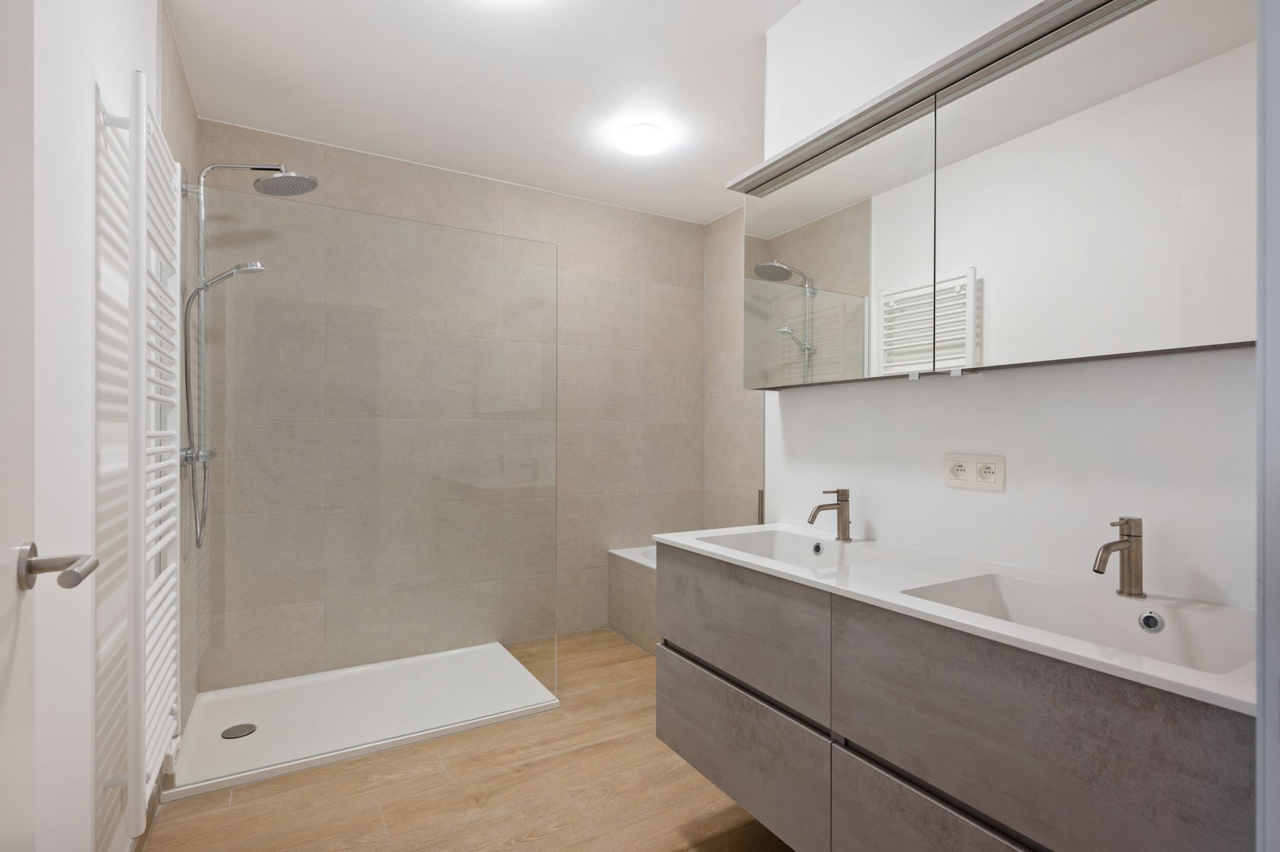 Nieuwbouw gelijkvloers appartement met staanplaats en kelder foto 9