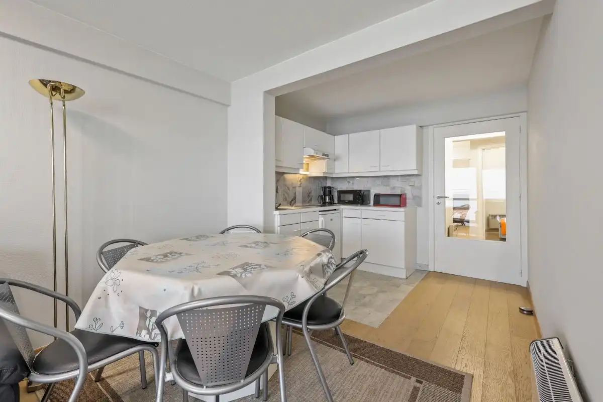 Appartement met 2 slaapkamers op de zeedijk  STERK VERLAAGDE PRIJS ! foto 3