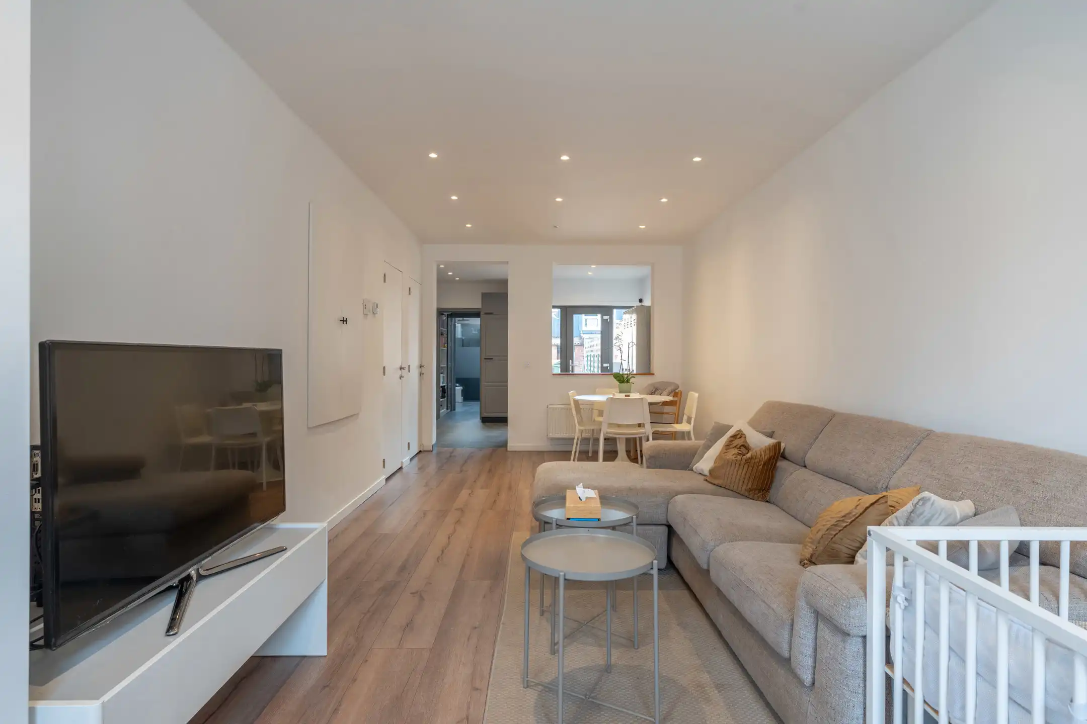 Recent gerenoveerde woning (2023) met 2 slaapkamers en gezellige stadstuin. foto 6