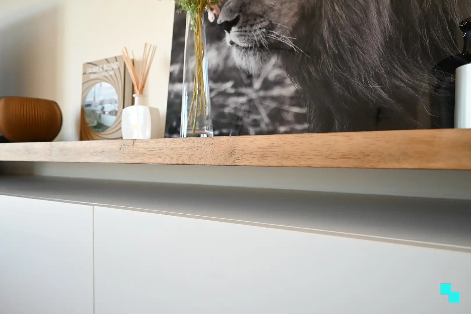 Instapklaar appartement met divers maatmeubilair te Izegem (Emelgem) foto 7