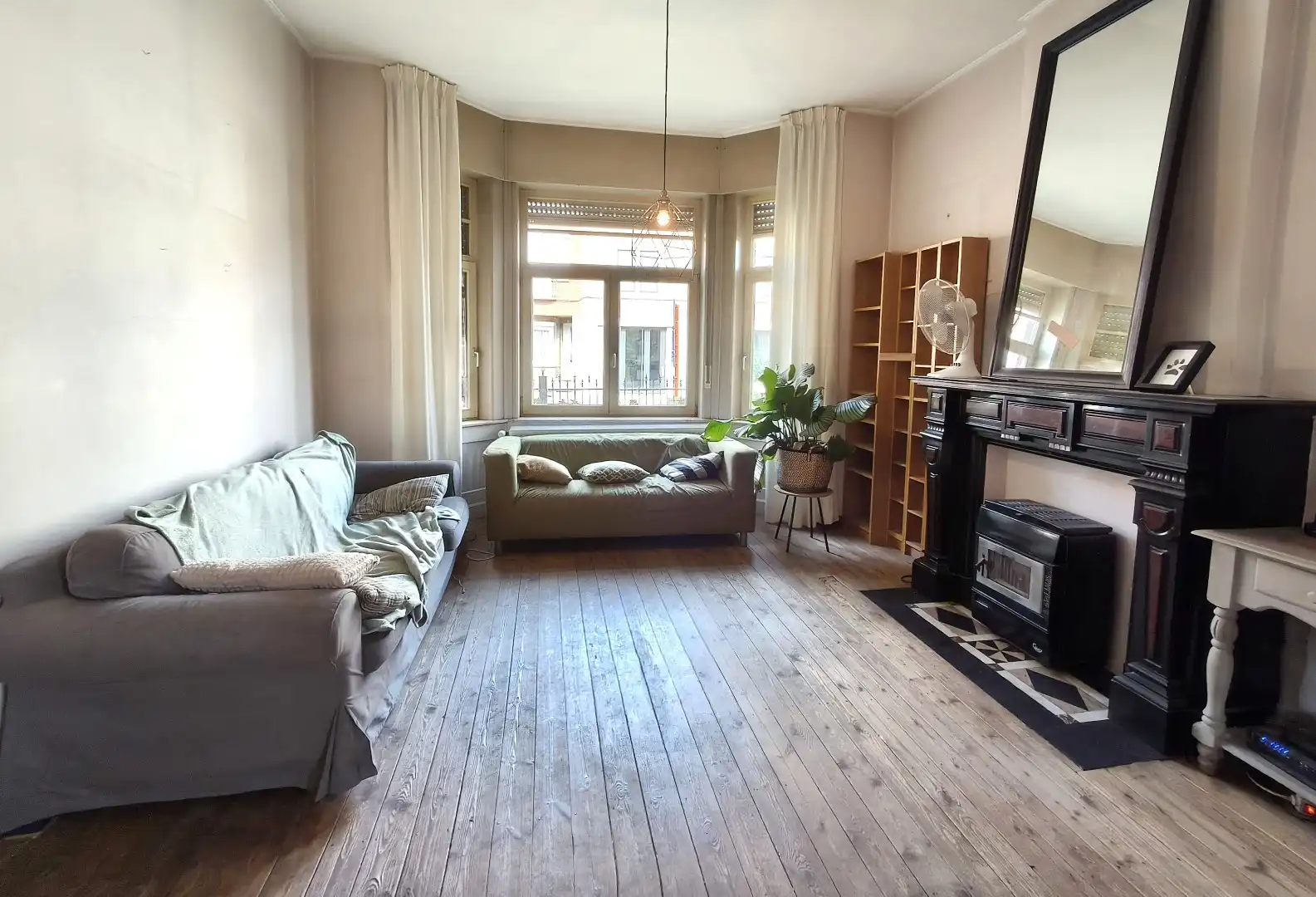 RUIME WONING MET GROTE TUIN EN GARAGE foto 2