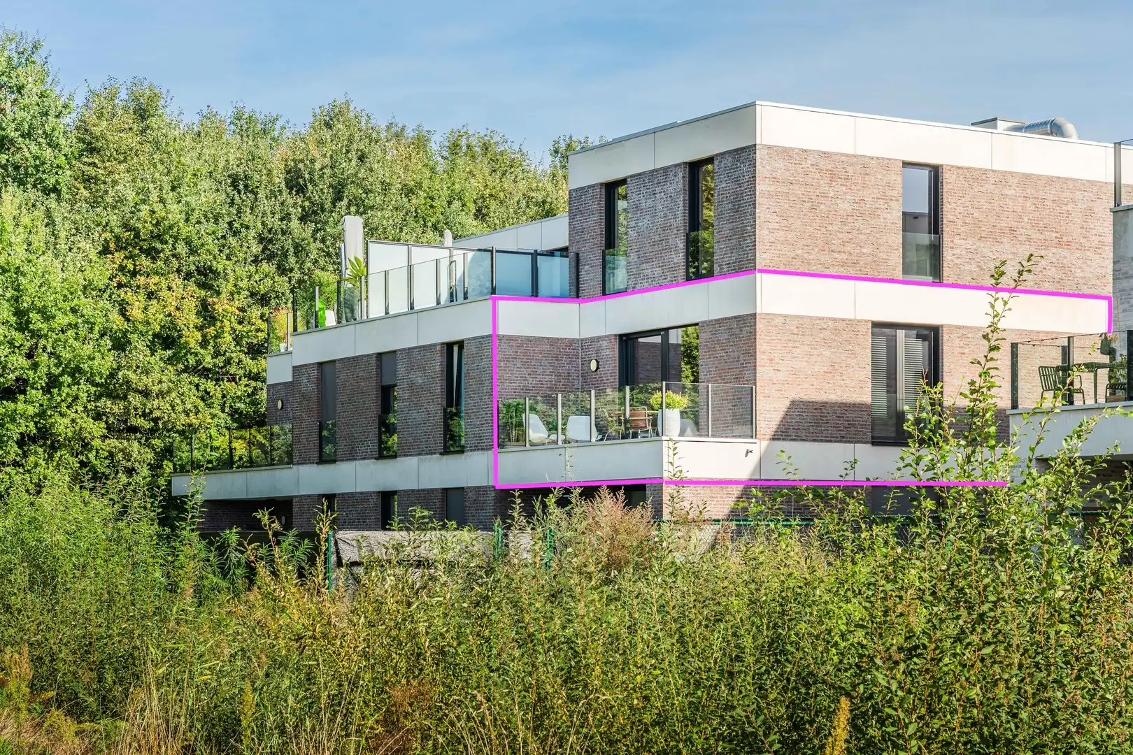 Verzorgde appartement  + € 100  EUR autostaanplaats foto {{pictureIndex}}
