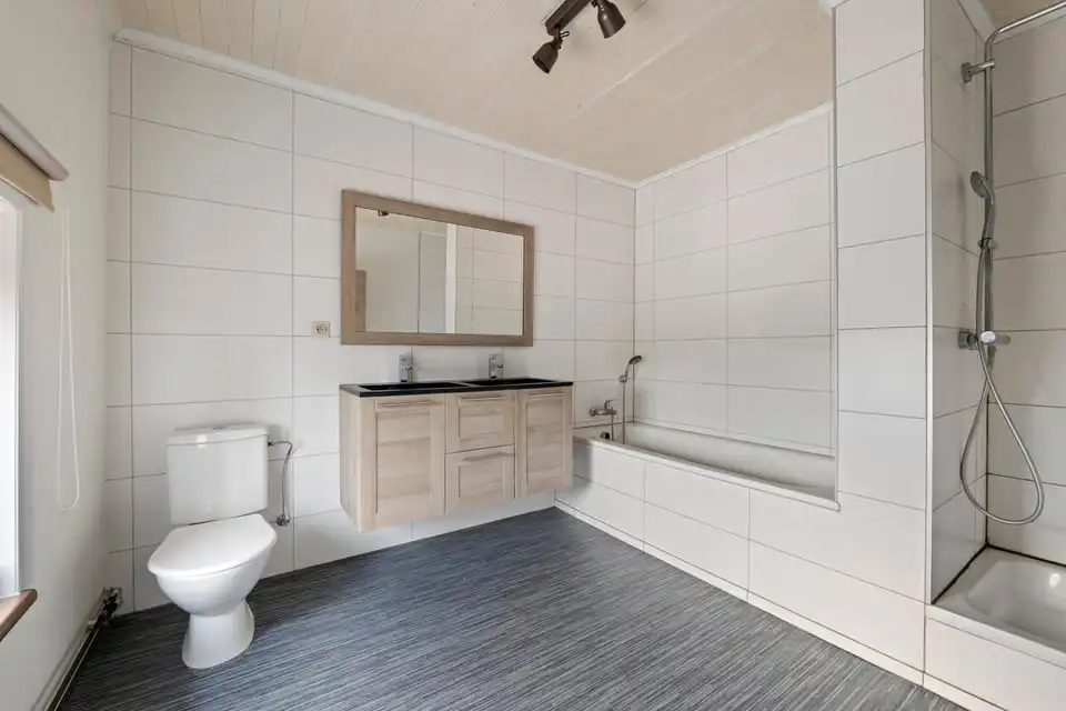 HANDELSHUIS MET PARKING OP EEN TOPLOCATIE IN LINTER foto 23