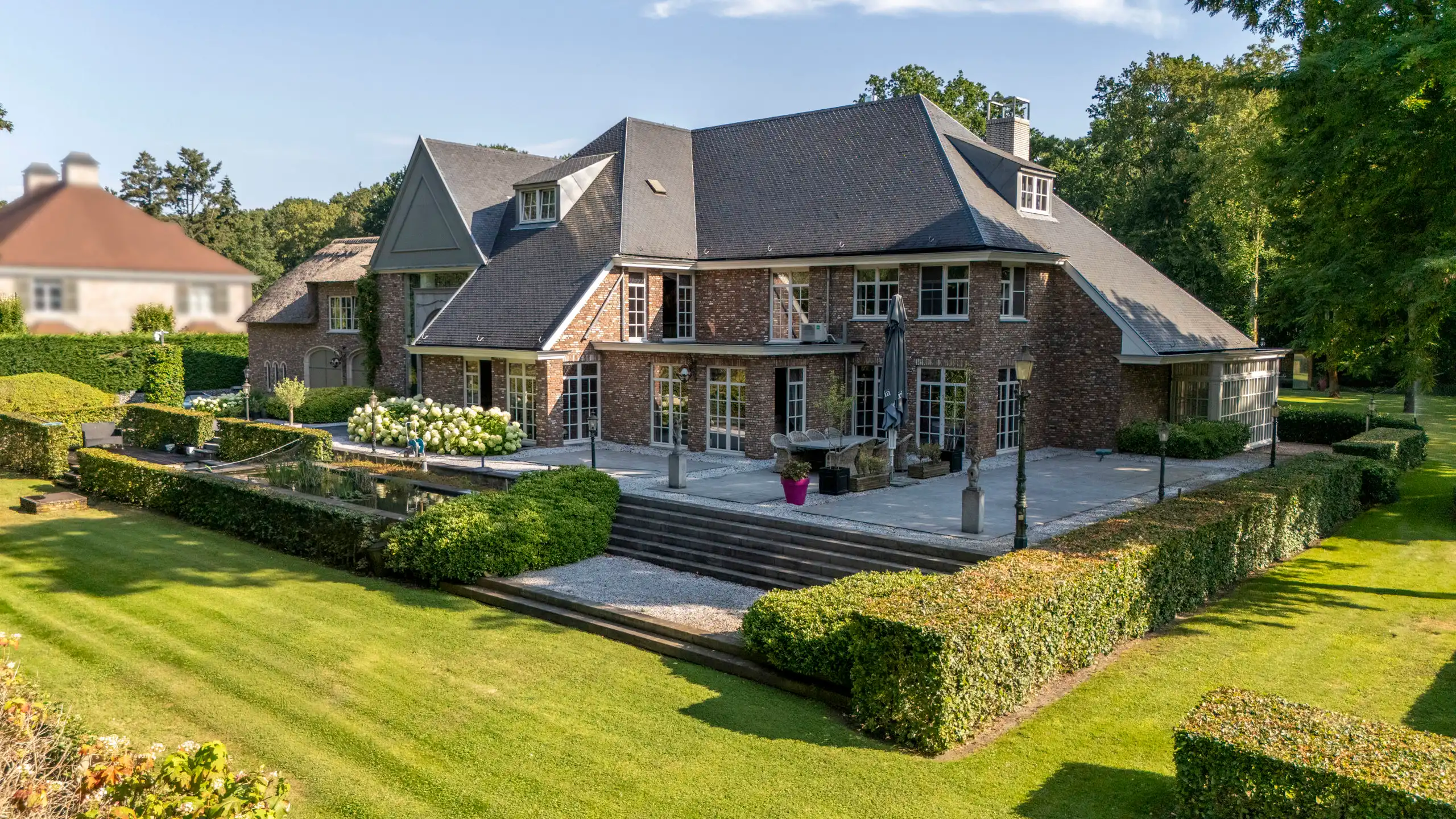 Exclusieve villa met zwembad op een perceel van 6.420 m² foto 40