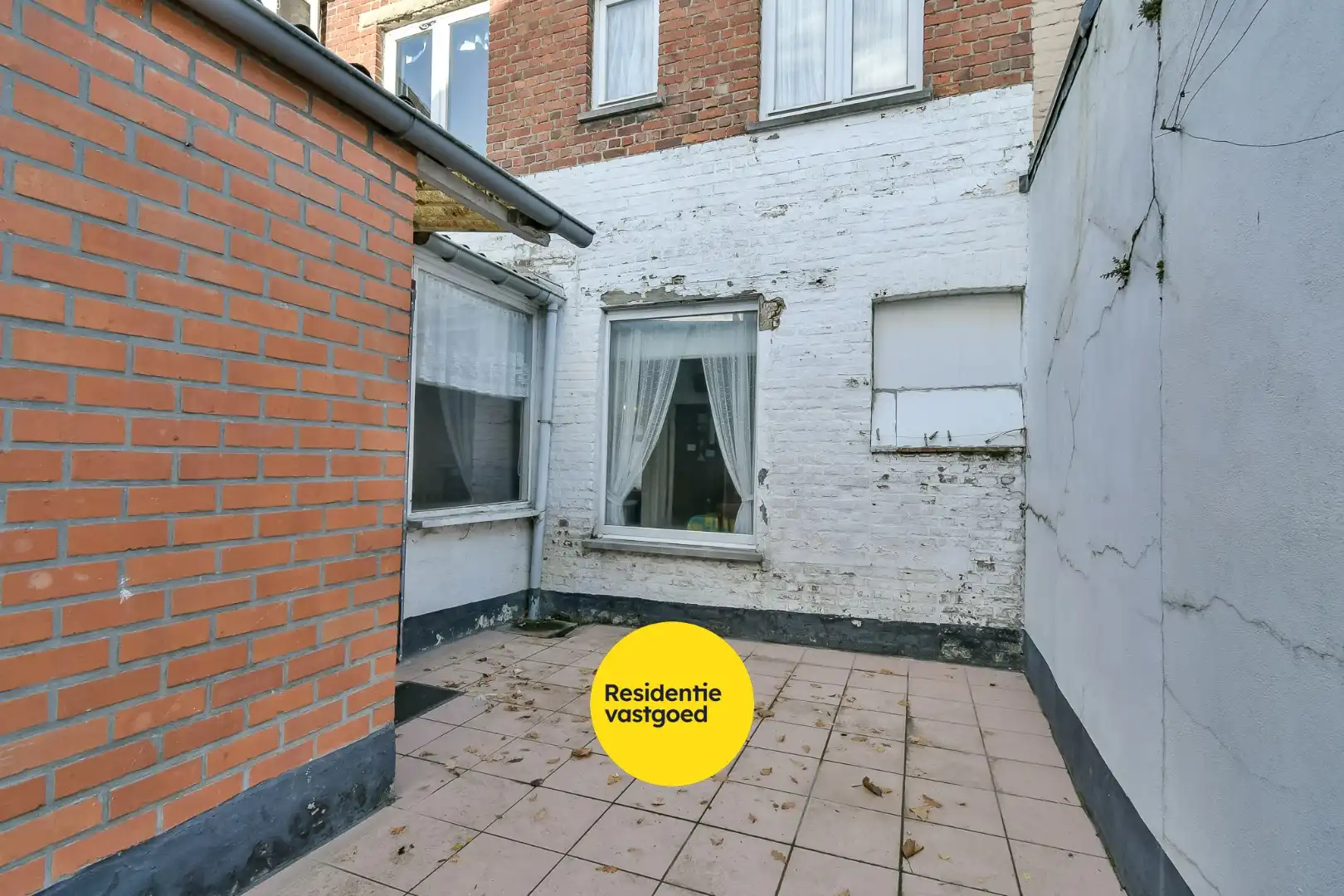 Te renoveren woning in hartje Torhout! foto 21