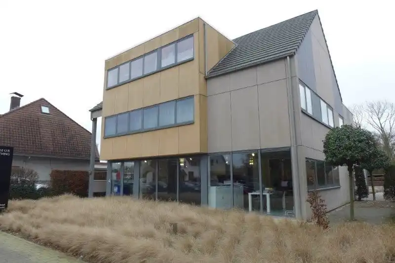 Commerciële ruimte te huur foto 22