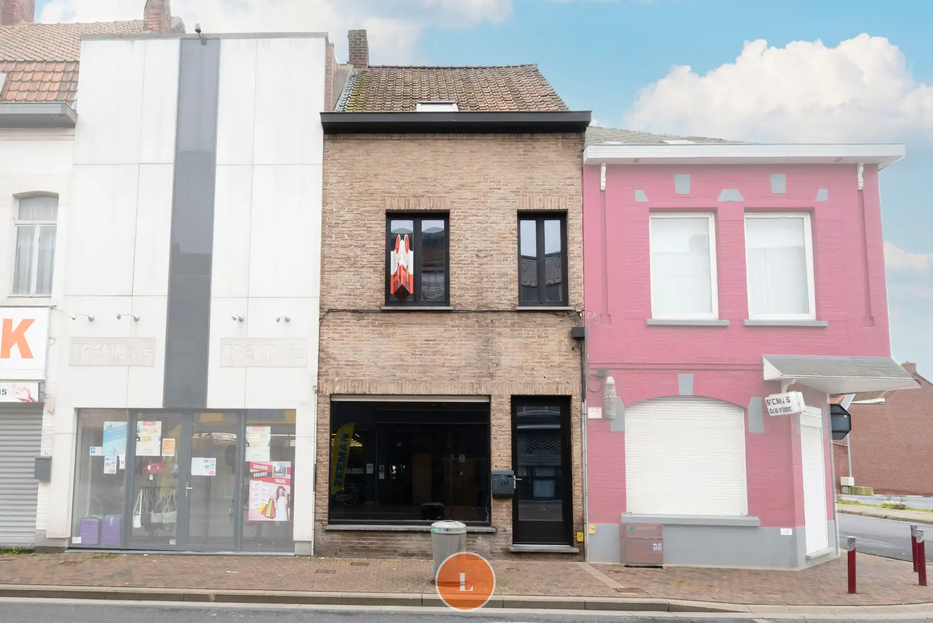 Centraal gelegen handelspand voor gemengd gebruik met uitweg! foto {{pictureIndex}}