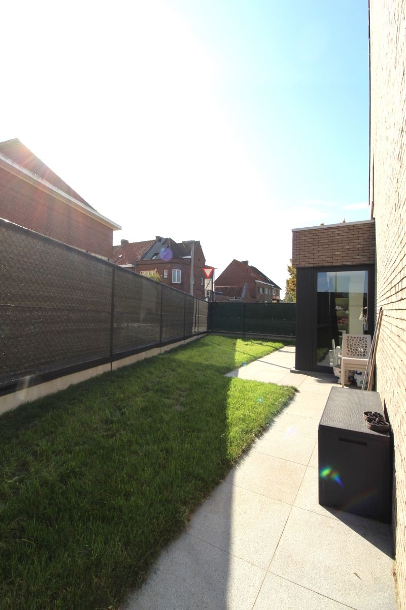 ​​​​​​​Recente halfopen woning in centrum van Heule foto 9
