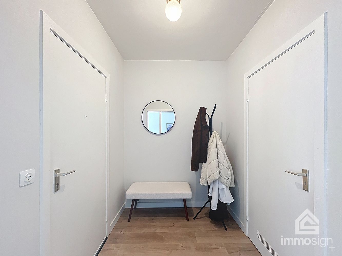Instapklaar appartement met vernieuwd interieur, 3 slaapkamers en garage in hartje Hamont foto 2
