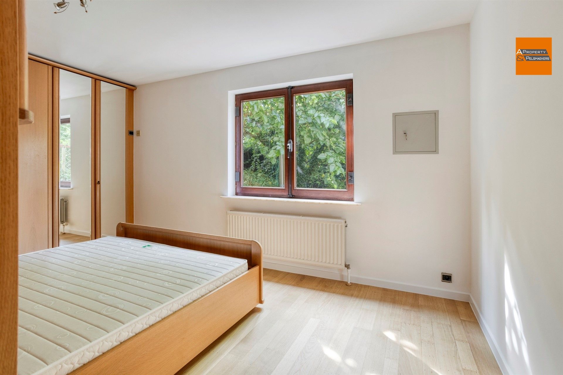 2 slaapkamers appartement met grote tuin foto 8