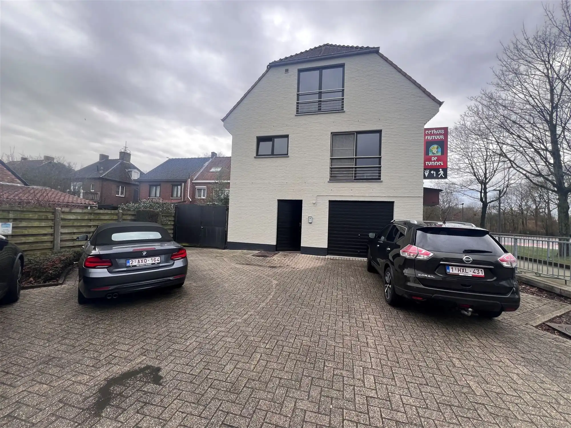 Ruim dakappartement met 2 slaapkamers  foto {{pictureIndex}}