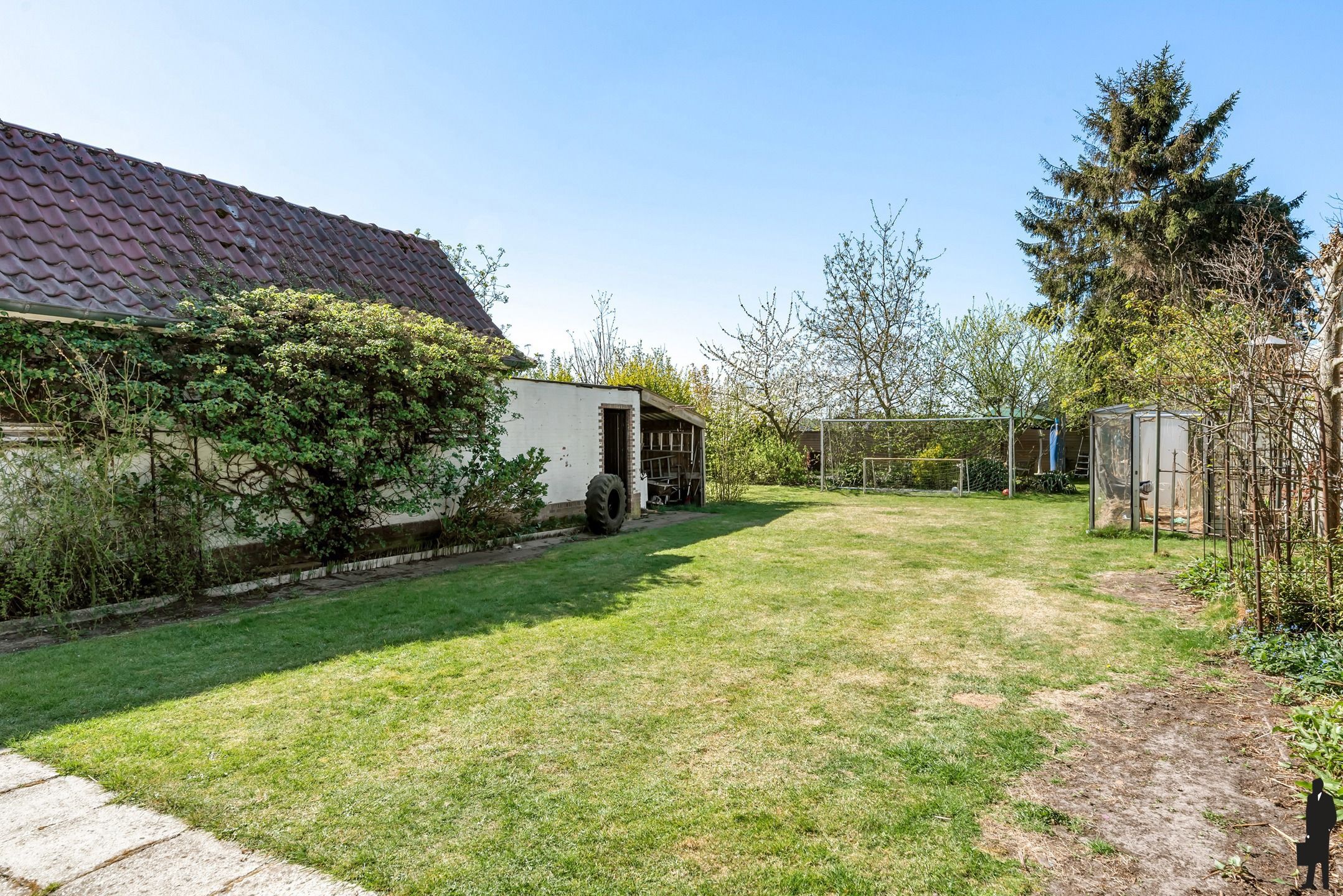 Karakteristieke woning met 5 slpk. en westtuin op 799m² foto 2