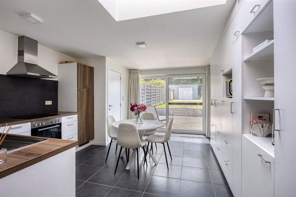 Knappe gerenoveerde woning op een gunstige locatie te Gelrode!  foto 7