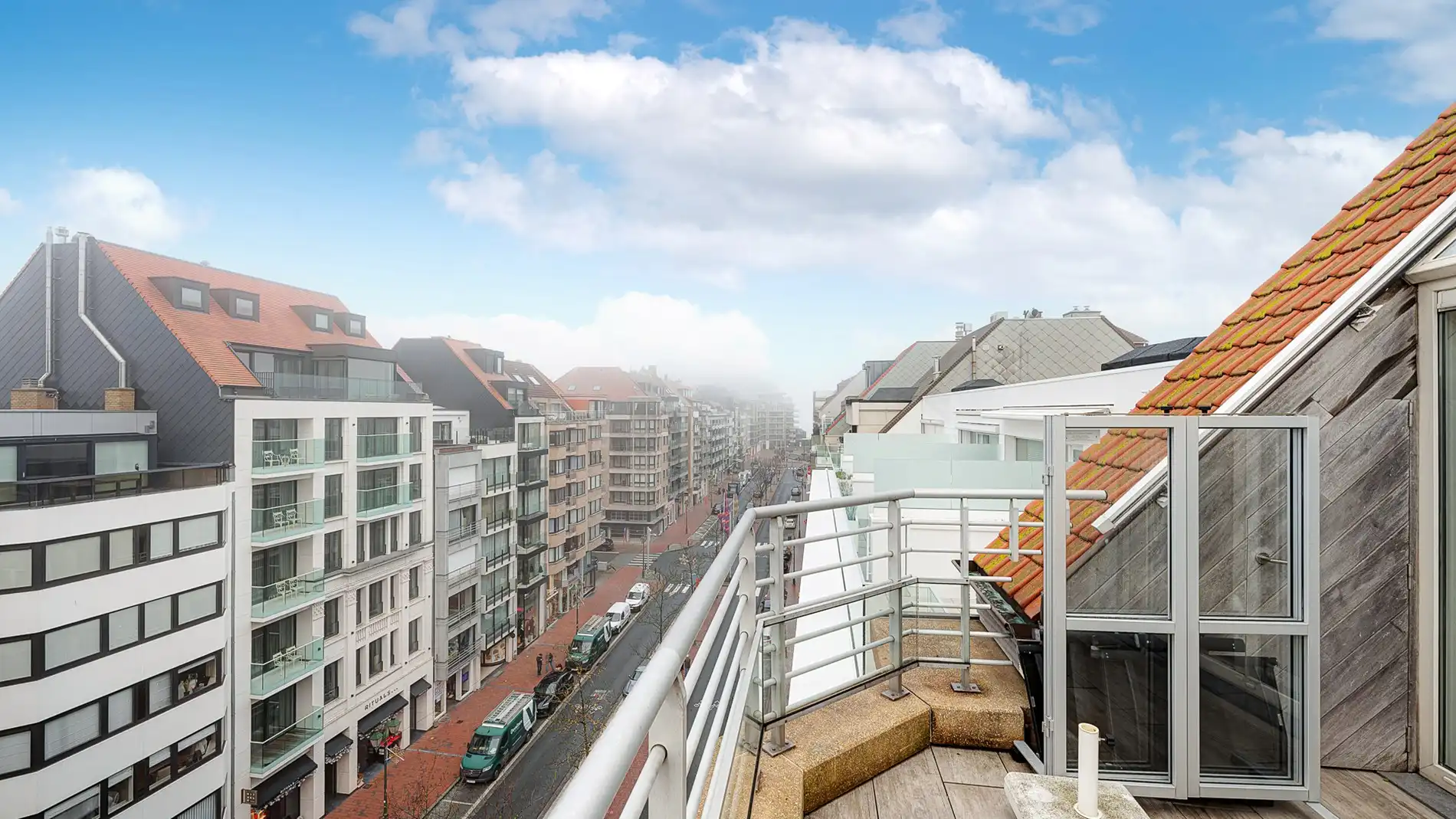 Penthouse met ruime terrassen nabij het strand te koop foto 4