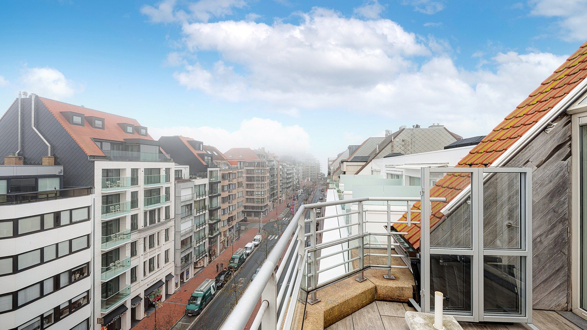 Penthouse met ruime terrassen nabij het strand te koop foto 4