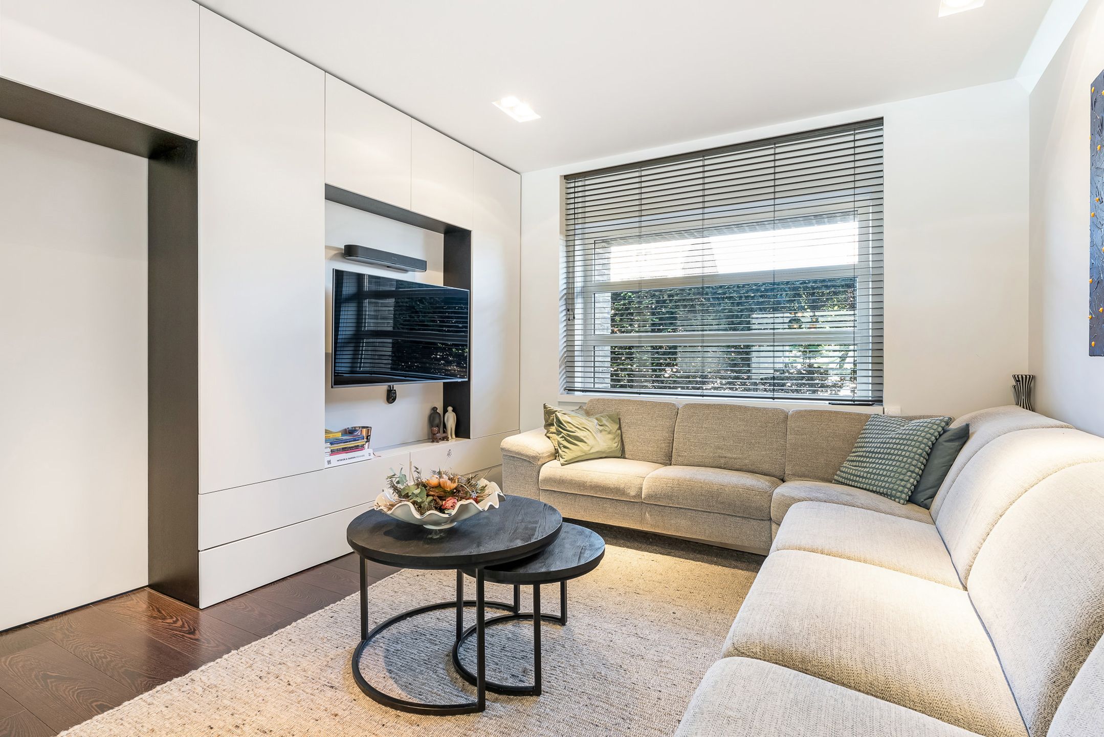 Exclusieve woning met zwembad en elegante tuin foto 10