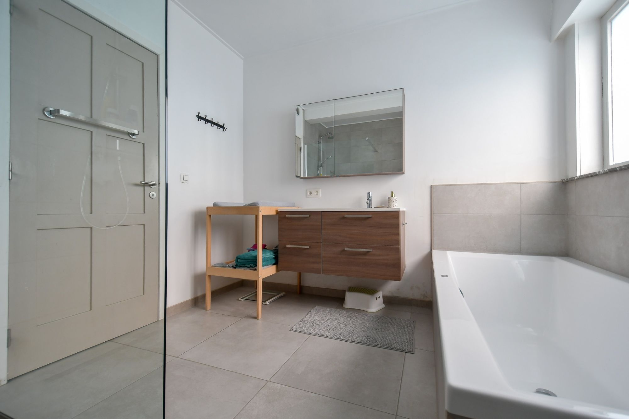 Trendy vernieuwde woning met uitbouw en grote tuin op uiterst rustige, doch centrale ligging. foto 14