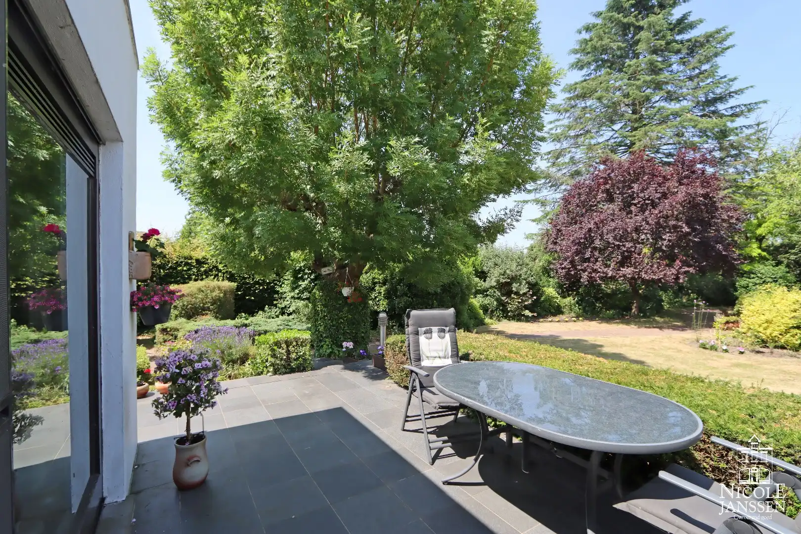 Verrassend ruime gezinswoning met prachtige diepe tuin foto 26