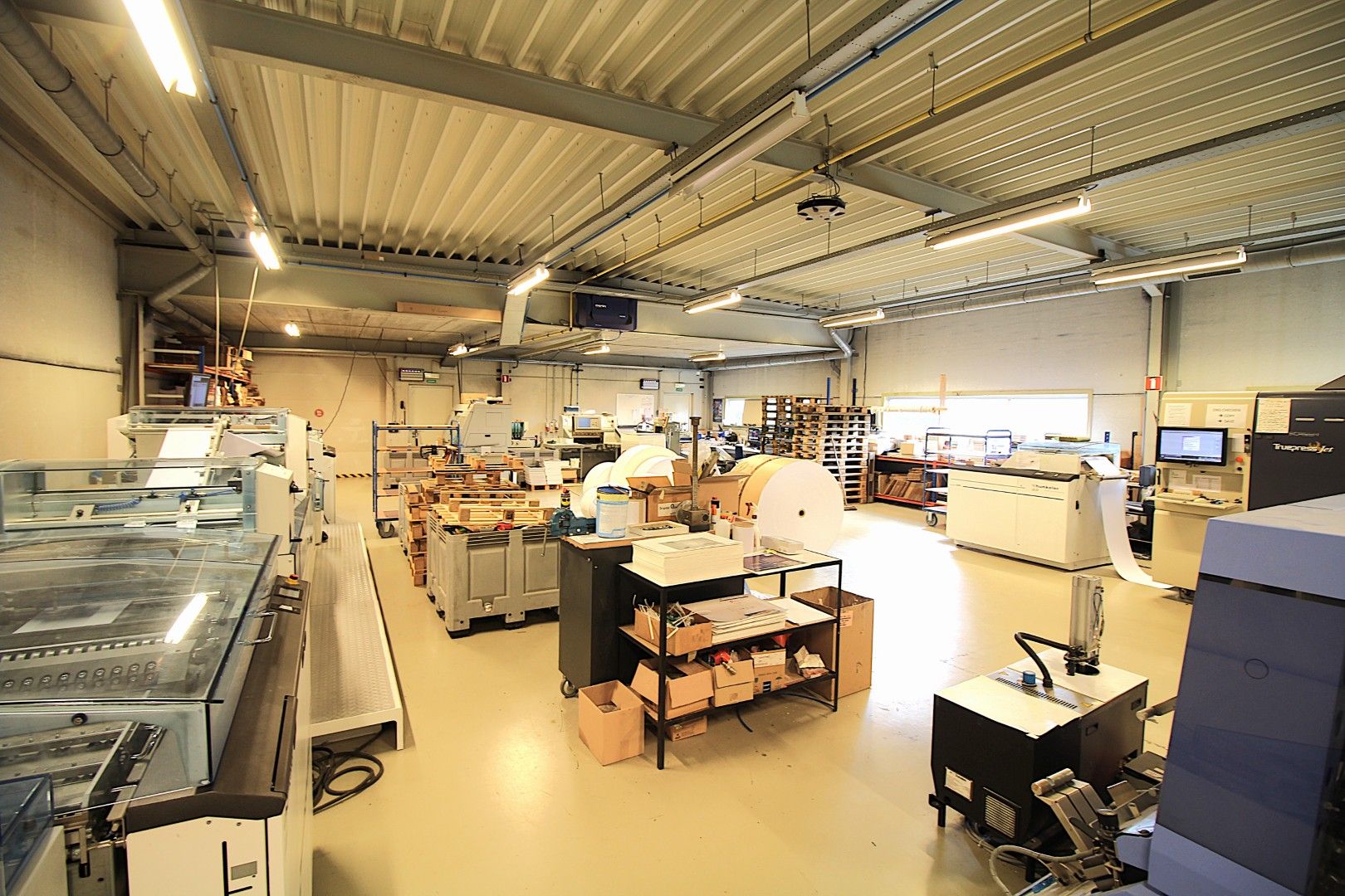 Modern bedrijfsgebouw van 540m² voor atelier- of opslagruimte op een perceel van 1.845m² foto 13