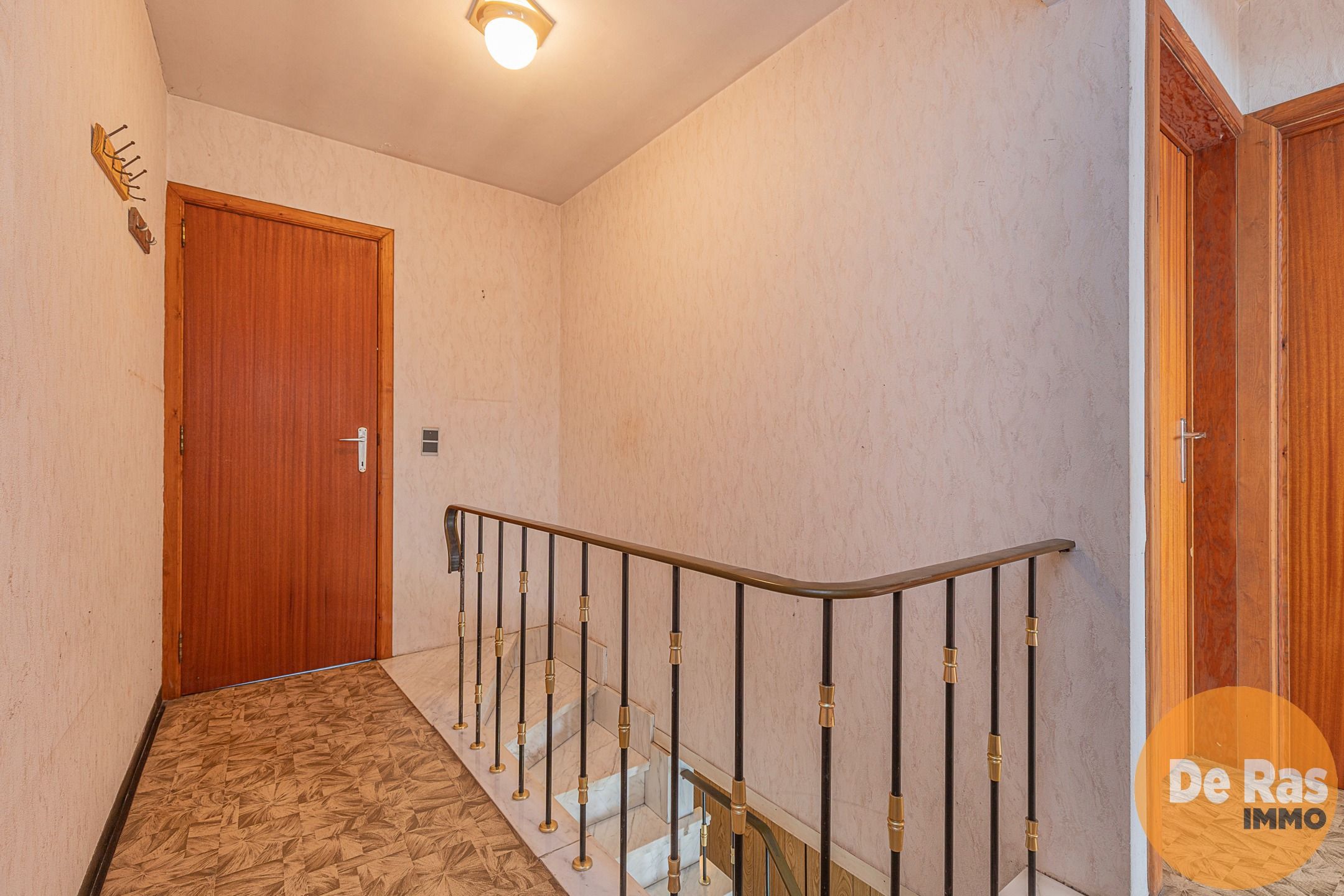 HERZELE - Stevige eengezinswoning op 200m van de markt foto 10