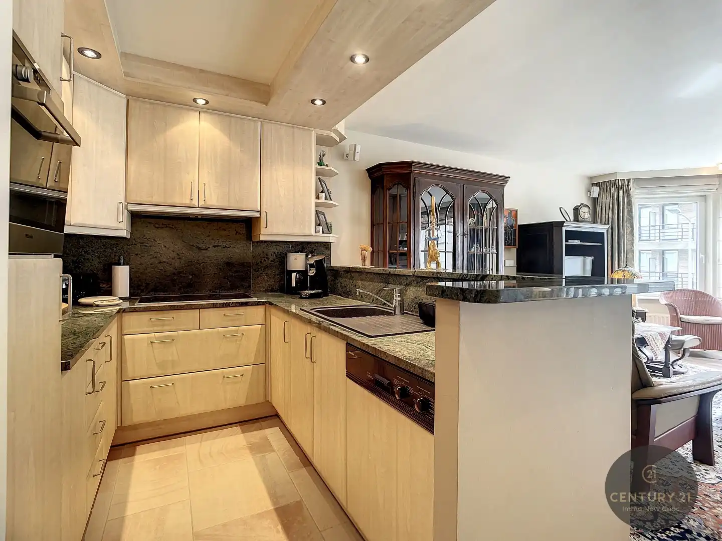 SUBLIEM 3 slaapkamer appartement met mogelijkheid aankoop RUIME GARAGEBOX foto 4