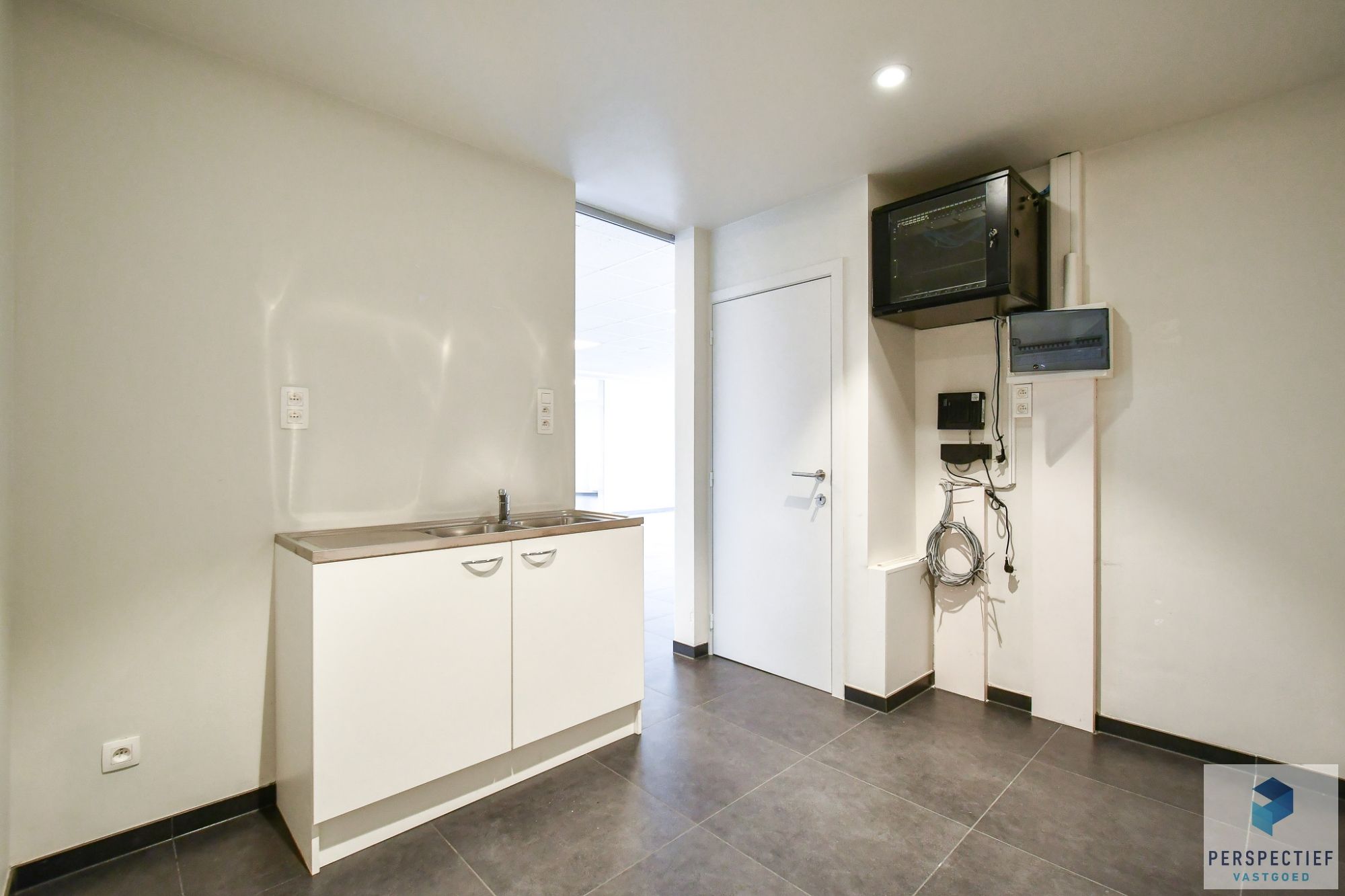 VERKOCHT IN 3 WEKEN! | Goed gelegen GROOT HANDELSPAND (144m²) aan het kanaal vlakbij Scheepsdale foto 10