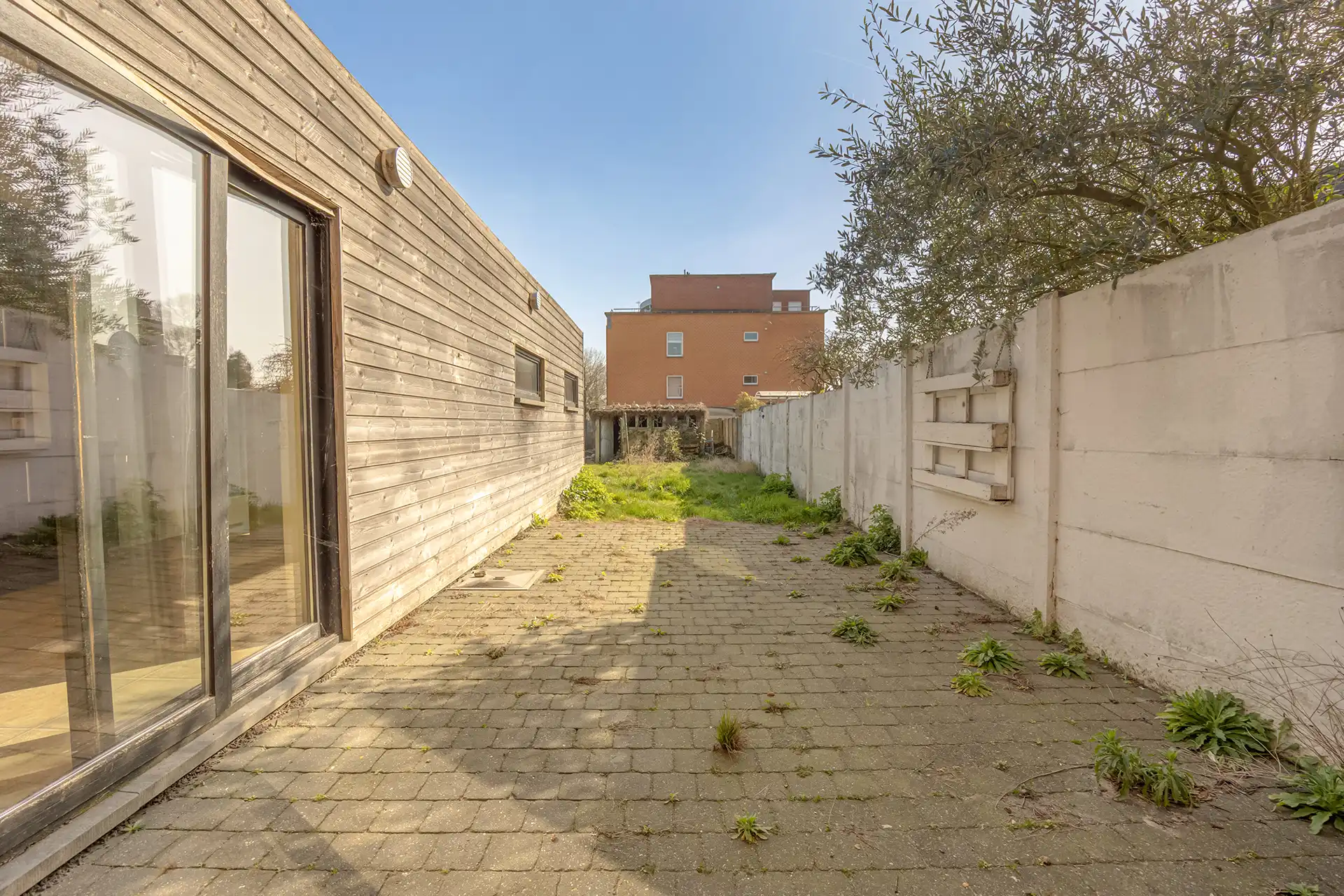 Volledig te renoveren woning met 3 slaapkamers en grote tuin foto 11