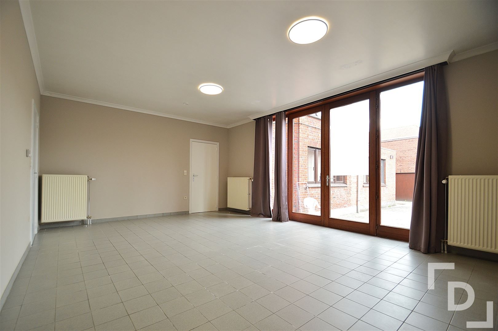 Ruim appartement te huur op centrale locatie te Ieper foto 2