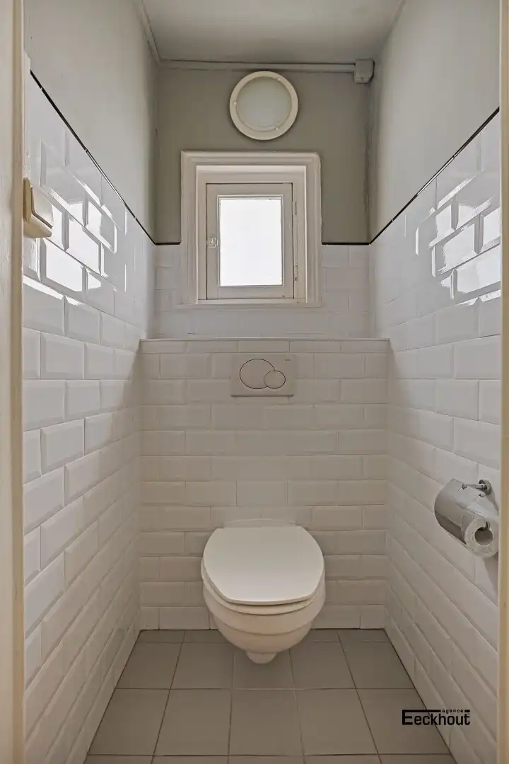 Uniek en ruim (351 m²) herenhuis met garages op topligging te Oostende ! foto 15