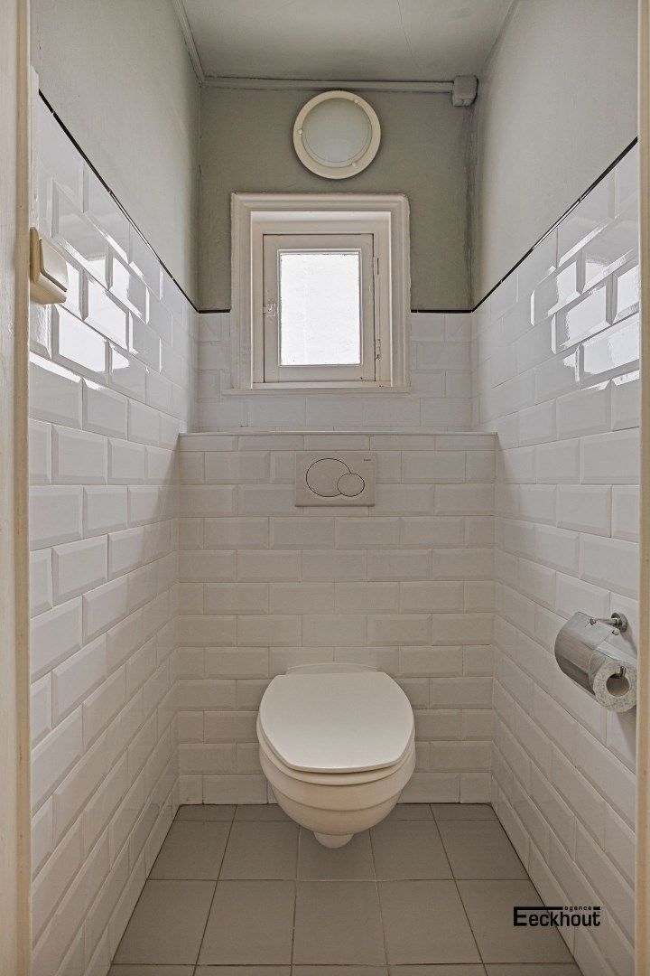 Uniek en ruim (351 m²) herenhuis met garages op topligging te Oostende ! foto 15