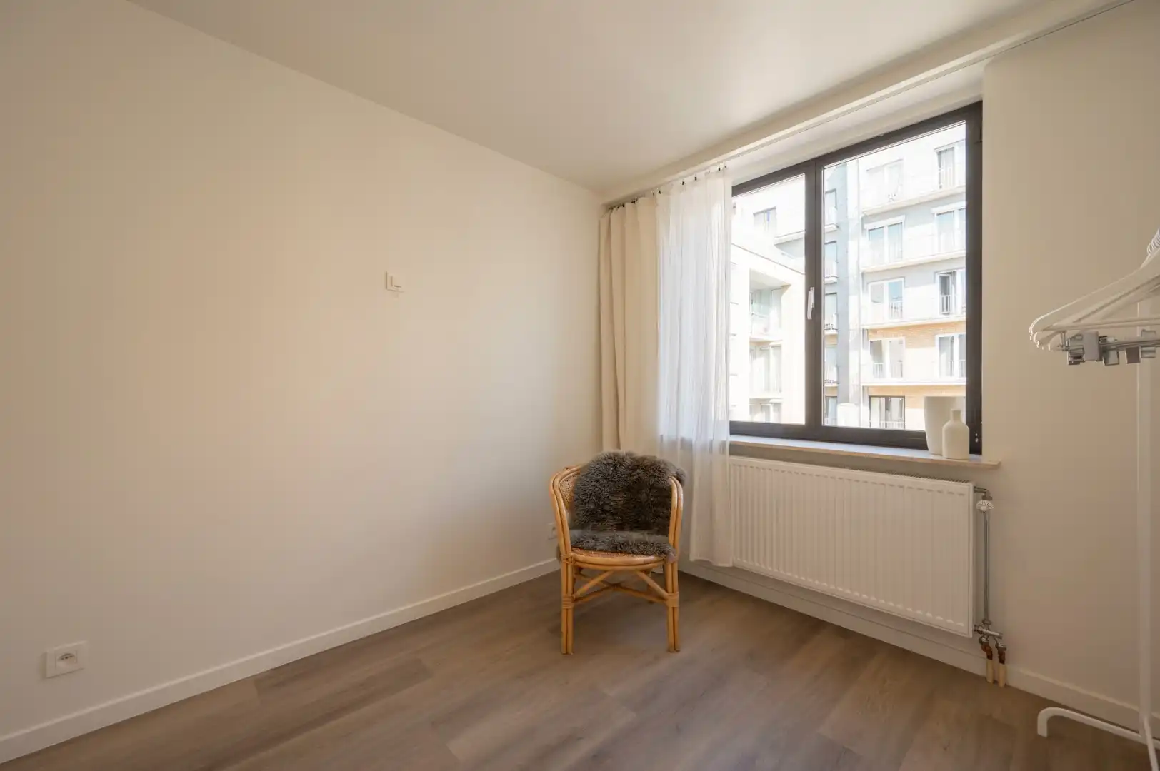 Zonnig, gerenoveerd appartement vlak bij zee met terras foto 14