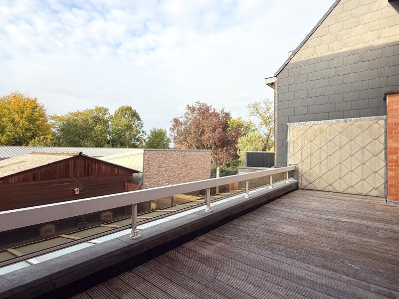 Ruim duplex appartement met 2 slaapkamers nabij centrum Beveren foto 12