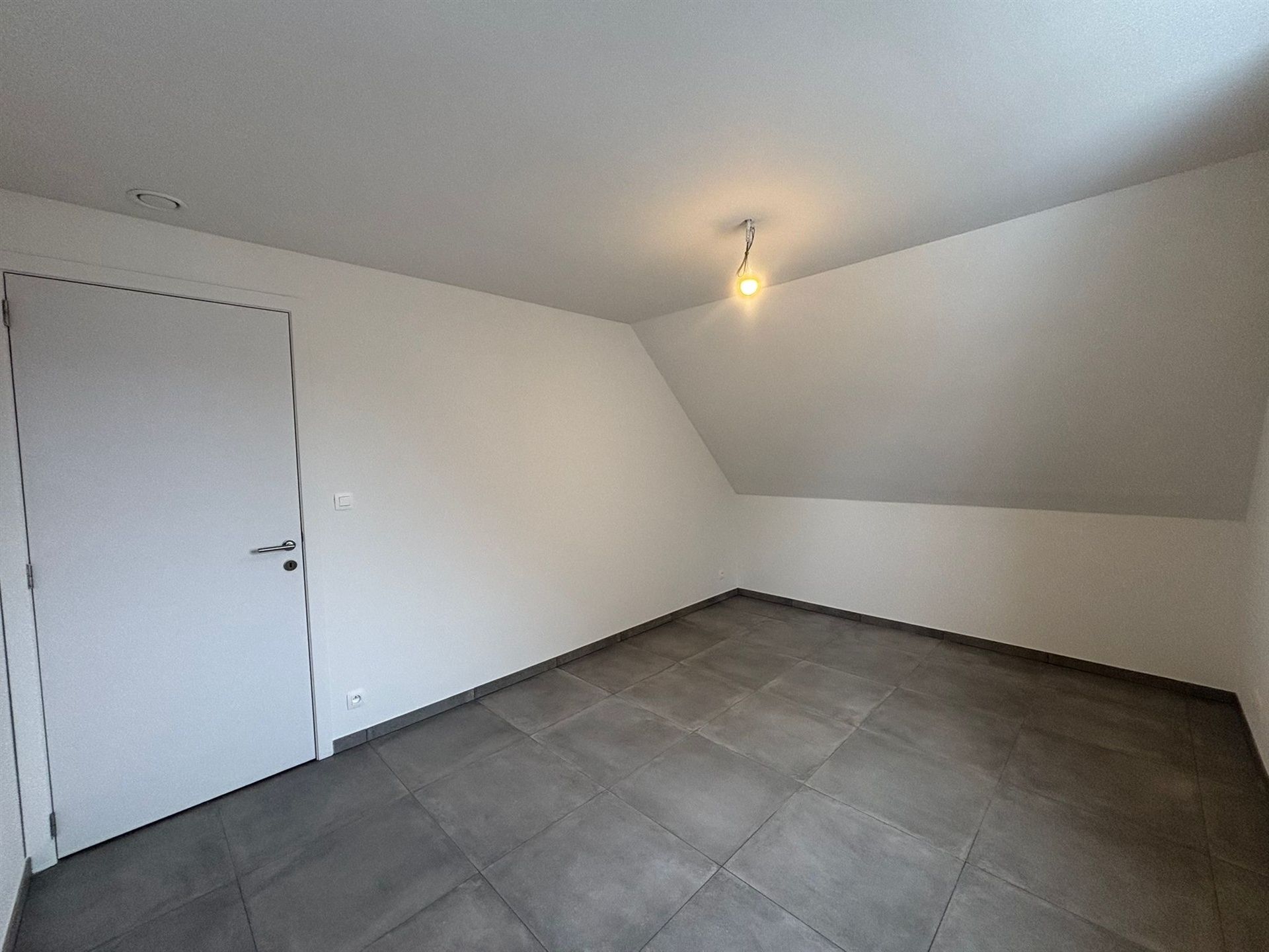 Rustiggelegen, hoogwaardig afgewerkte nieuwbouwwoning nabij het centrum! foto 14