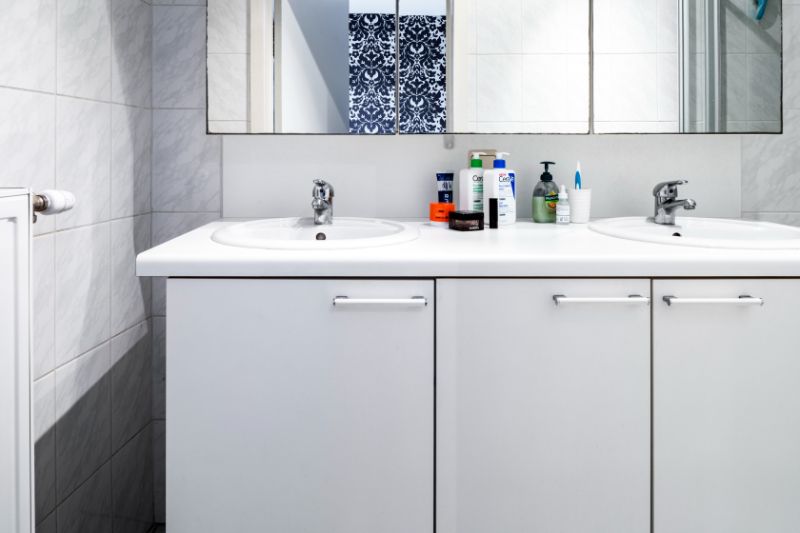 Roeselare : Ruim en lichtrijk gelijkvloers appartement in een aangenaam woonerf met 1 slpks 83 m². foto 10