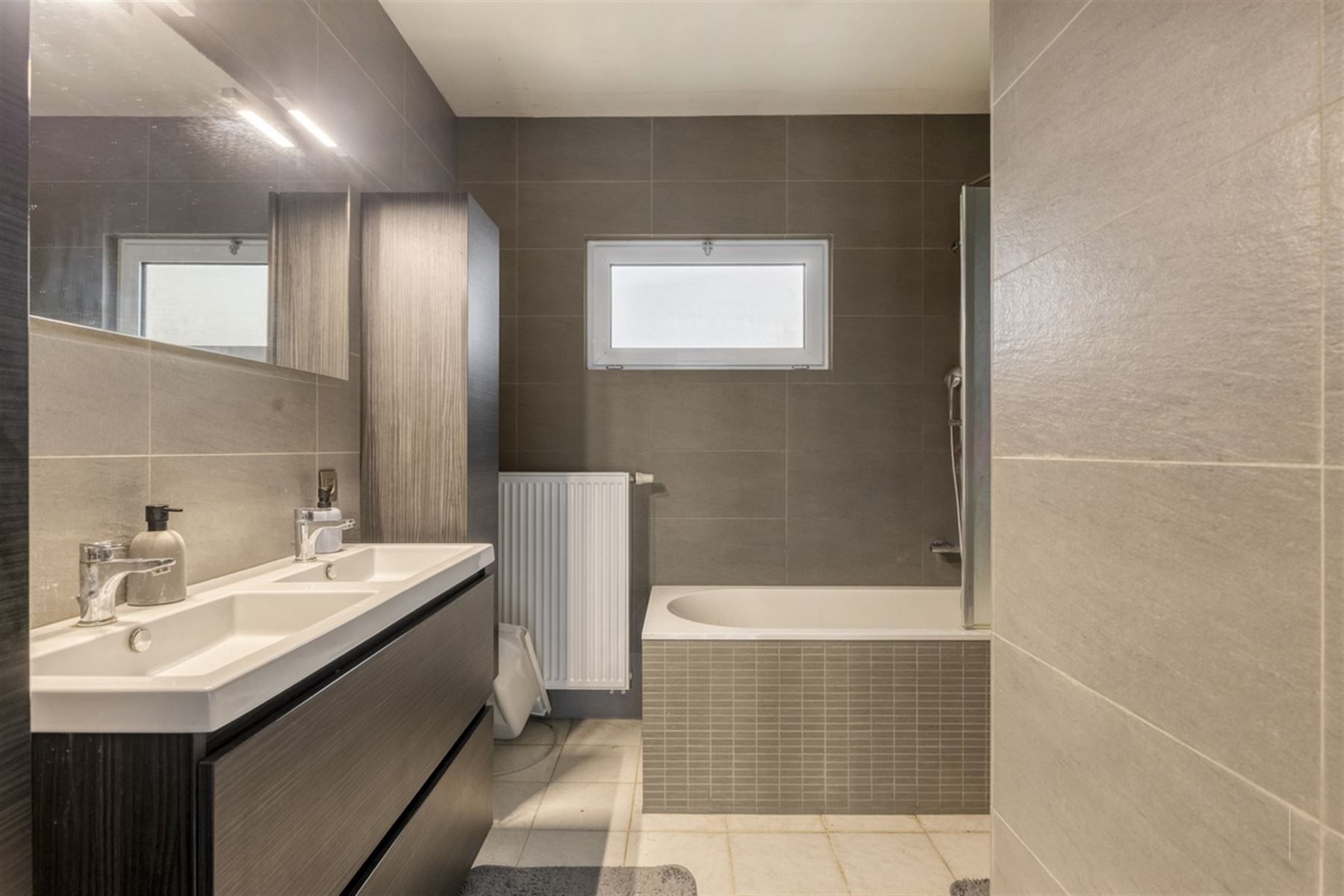 Instapklare gezinswoning met 3 slaapkamers foto 13