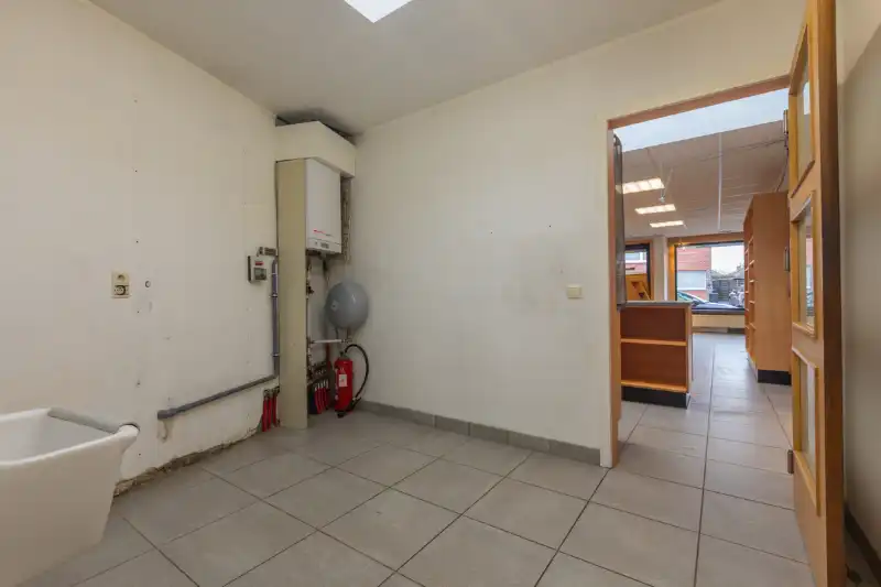 Handelshuis : winkel +/-  50m² , 3 slaapkamers, ruime  leefruimtes,groot terras... foto 6